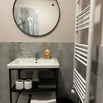 Apartment Deak *