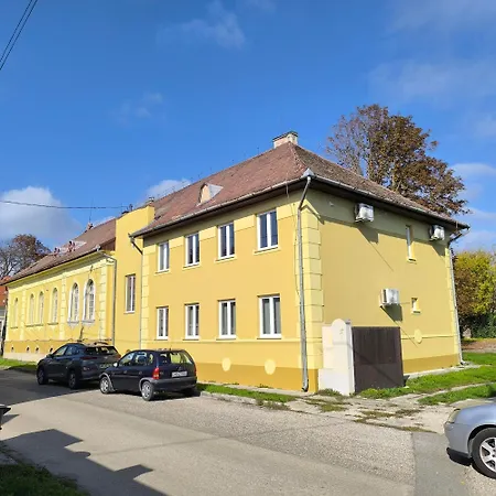 Deák Apartamento Nagykoros