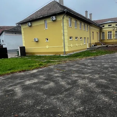 Deák Apartamento Nagykoros